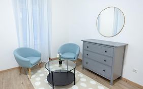 Second District Charming Flat